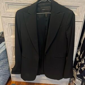 Very good condition- black BCBG MaxAzria women’s blazer XS